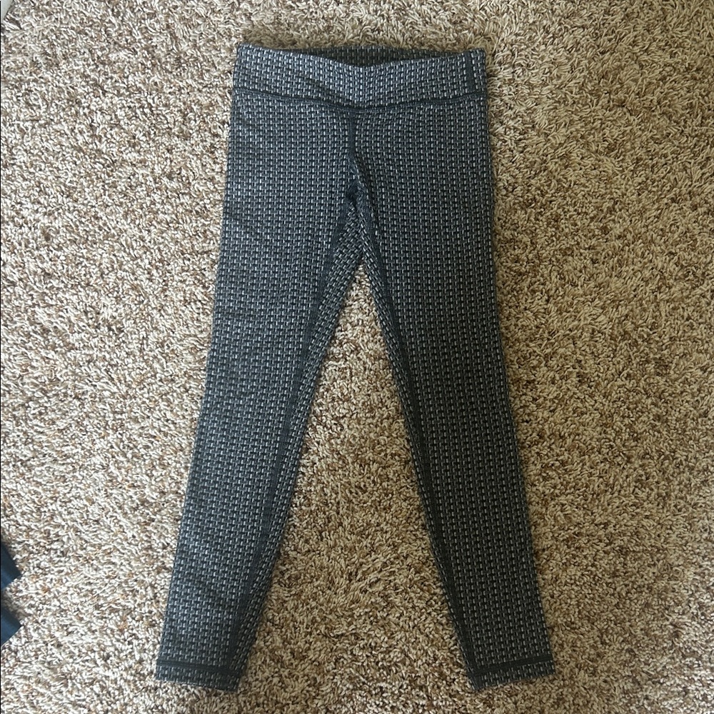 Patterned Black and Gray Girl’s Sz 7 Leggings (Ivivva)